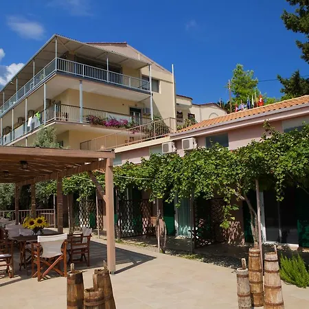 Aparthotel Poros Beach Mikros Gialos
