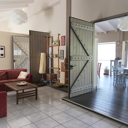 Poros 公寓式酒店