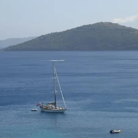 Ξενοδοχείο με διαμερίσματα Poros 2*