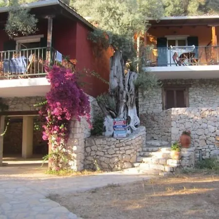 Ξενοδοχείο με διαμερίσματα Poros 2*