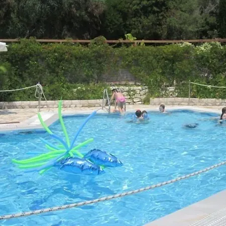 Ξενοδοχείο με διαμερίσματα Poros Μικρός Γιαλός