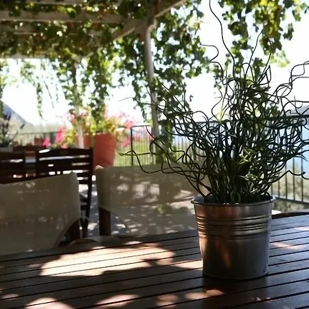 Poros 公寓式酒店 2*