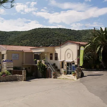 Ξενοδοχείο με διαμερίσματα Poros