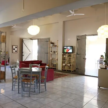 Poros 米克罗斯雅洛斯